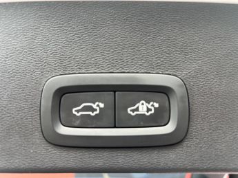 Volvo XC40 2.0 D4 R-Design Pro Auto AWD Euro 6 (s/s) 5dr