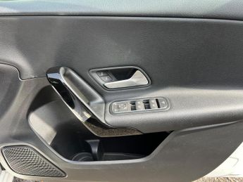 Mercedes-Benz A Class 1.5 A180d SE 7G-DCT Euro 6 (s/s) 5dr