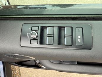 Land Rover Discovery 3.0 TD V6 SE Auto 4WD Euro 6 (s/s) 5dr