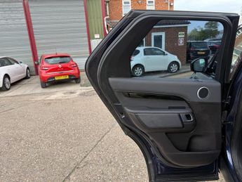 Land Rover Discovery 3.0 TD V6 SE Auto 4WD Euro 6 (s/s) 5dr