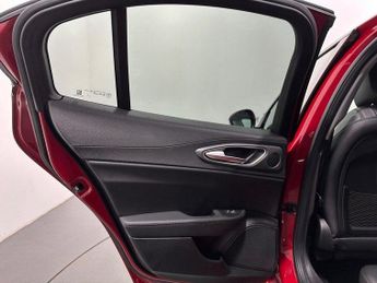 Alfa Romeo Giulia 2.0T Veloce Auto Euro 6 (s/s) 4dr