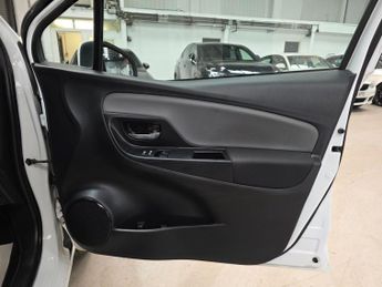 Toyota Yaris 1.5 VVT-h Icon Tech E-CVT Euro 6 (s/s) 5dr