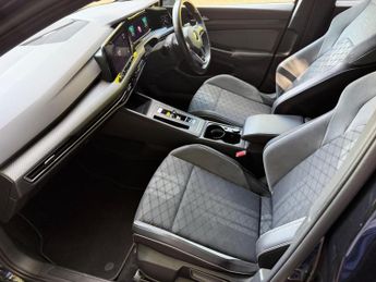 Volkswagen Golf 1.5 eTSI MHEV R-Line DSG Euro 6 (s/s) 5dr