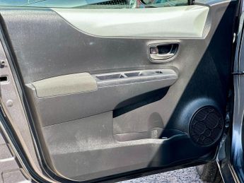 Toyota Yaris 1.5 VVT-h Icon Plus CVT Euro 5 5dr