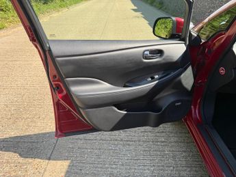 Nissan Leaf 30kWh Tekna Auto 5dr