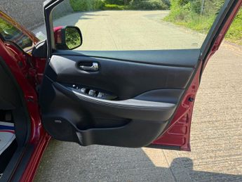 Nissan Leaf 30kWh Tekna Auto 5dr