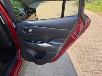 Nissan Leaf 30kWh Tekna Auto 5dr