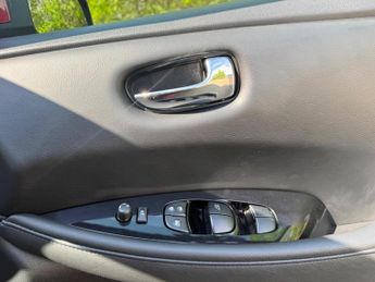 Nissan Leaf 30kWh Tekna Auto 5dr