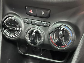 Peugeot 208 1.2 VTi Style Euro 5 5dr