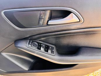 Mercedes-Benz A Class 1.6 A180 Sport Hatchback 5dr Petrol 7G-DCT Euro 6 (s/s) (122 ps)