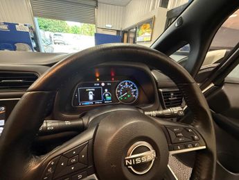 Nissan Leaf 39kWh N-Connecta Auto 5dr