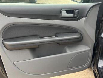 Ford Focus 1.6 Zetec 5dr