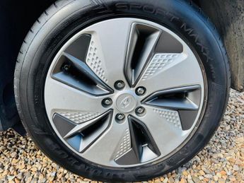 Hyundai KONA 64kWh Premium SE Auto 5dr