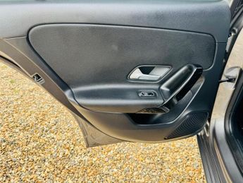 Mercedes-Benz A Class 1.5 A180d SE (Executive) 7G-DCT Euro 6 (s/s) 5dr