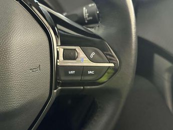 Peugeot E-2008 50kWh Allure Premium SUV 5dr Electric Auto (136 ps)