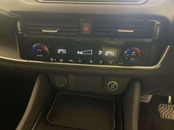 Nissan Qashqai 1.3 DIG-T MHEV Acenta Premium SUV 5dr Petrol Hybrid XTRON Euro 6