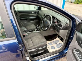 Ford Focus 1.6 TDCi DPF Titanium 5dr