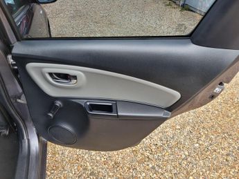 Toyota Yaris 1.5 VVT-h Icon E-CVT Euro 6 (s/s) 5dr