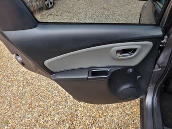 Toyota Yaris 1.5 VVT-h Icon E-CVT Euro 6 (s/s) 5dr