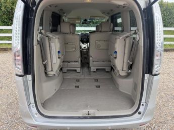 Nissan Serena Highway star S Hybrid 8 Seater