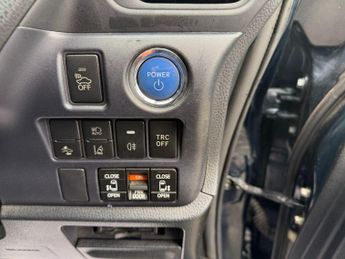 Toyota Voxy 1.8 Petrol/Hybrid Auto 5dr
