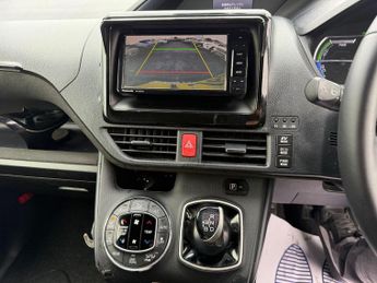 Toyota Voxy 1.8 Petrol/Hybrid Auto 5dr