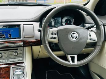 Jaguar XF 3.0d V6 Premium Luxury Saloon 4dr Diesel Auto Euro 5 (240 ps)