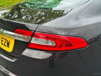 Jaguar XF 3.0d V6 Premium Luxury Saloon 4dr Diesel Auto Euro 5 (240 ps)