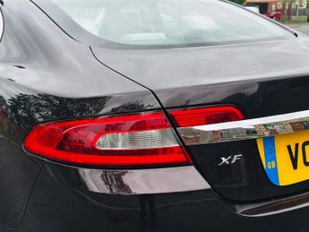 Jaguar XF 3.0d V6 Premium Luxury Saloon 4dr Diesel Auto Euro 5 (240 ps)