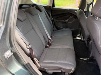 Ford Kuga 2.0 TDCi EcoBlue Zetec SUV 5dr Diesel Powershift AWD Euro 6 (s/s