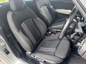 MINI Hatch 1.5 Cooper Auto Euro 6 (s/s) 3dr