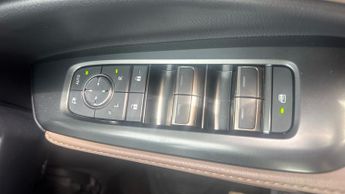 Lexus LBX 1.5 VVT-iE Premium E-CVT Euro 6 (s/s) 5dr