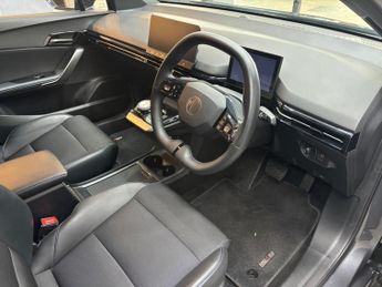 MG MG4 64kWh Trophy Long Range Auto 5dr