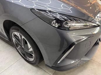 MG MG4 64kWh Trophy Long Range Auto 5dr