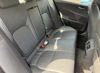 Jaguar XE 2.0d Portfolio Auto Euro 6 (s/s) 4dr