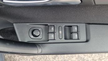 VOLKSWAGEN PASSAT DIESEL SALOON 1.6 HIGHLINE TDI BLUEMOTION TECHNOLOGY 4DR Manual