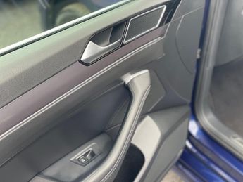 Volkswagen Passat 2.0 TDI R-Line DSG Euro 6 (s/s) 4dr
