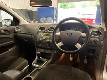 Ford Focus 2.0 Ghia 5dr