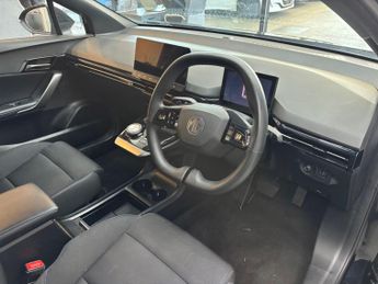 MG MG4 64kWh SE Long Range Auto 5dr