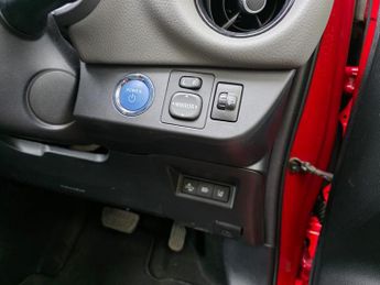 Toyota Yaris 1.5 VVT-h Icon Tech E-CVT Euro 6 (s/s) 5dr