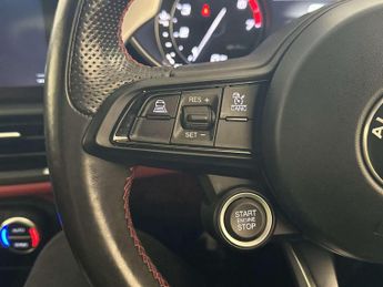 Alfa Romeo Giulia 2.0T Veloce Saloon 4dr Petrol GPF Auto Euro 6 (s/s) (280 ps)
