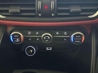 Alfa Romeo Giulia 2.0T Veloce Saloon 4dr Petrol GPF Auto Euro 6 (s/s) (280 ps)