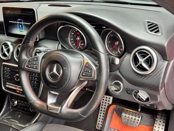 Mercedes-Benz A Class 2.1 A200d AMG Line (Premium) 7G-DCT Euro 6 (s/s) 5dr