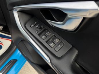 Volvo V40 2.0 D3 R-Design Lux Nav Auto Euro 6 (s/s) 5dr