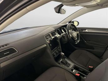 Volkswagen e-Golf 35.8kWh e-Golf Auto 5dr
