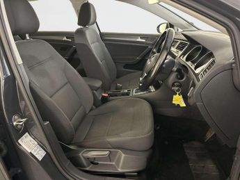 Volkswagen e-Golf 35.8kWh e-Golf Auto 5dr