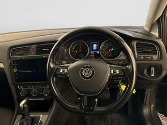 Volkswagen e-Golf 35.8kWh e-Golf Auto 5dr