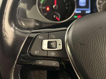 Volkswagen e-Golf 35.8kWh e-Golf Auto 5dr