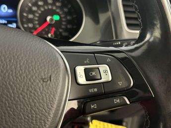 Volkswagen e-Golf 35.8kWh e-Golf Auto 5dr