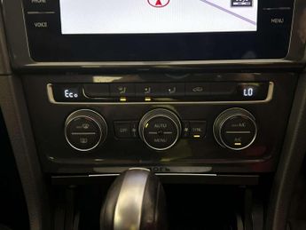 Volkswagen e-Golf 35.8kWh e-Golf Auto 5dr